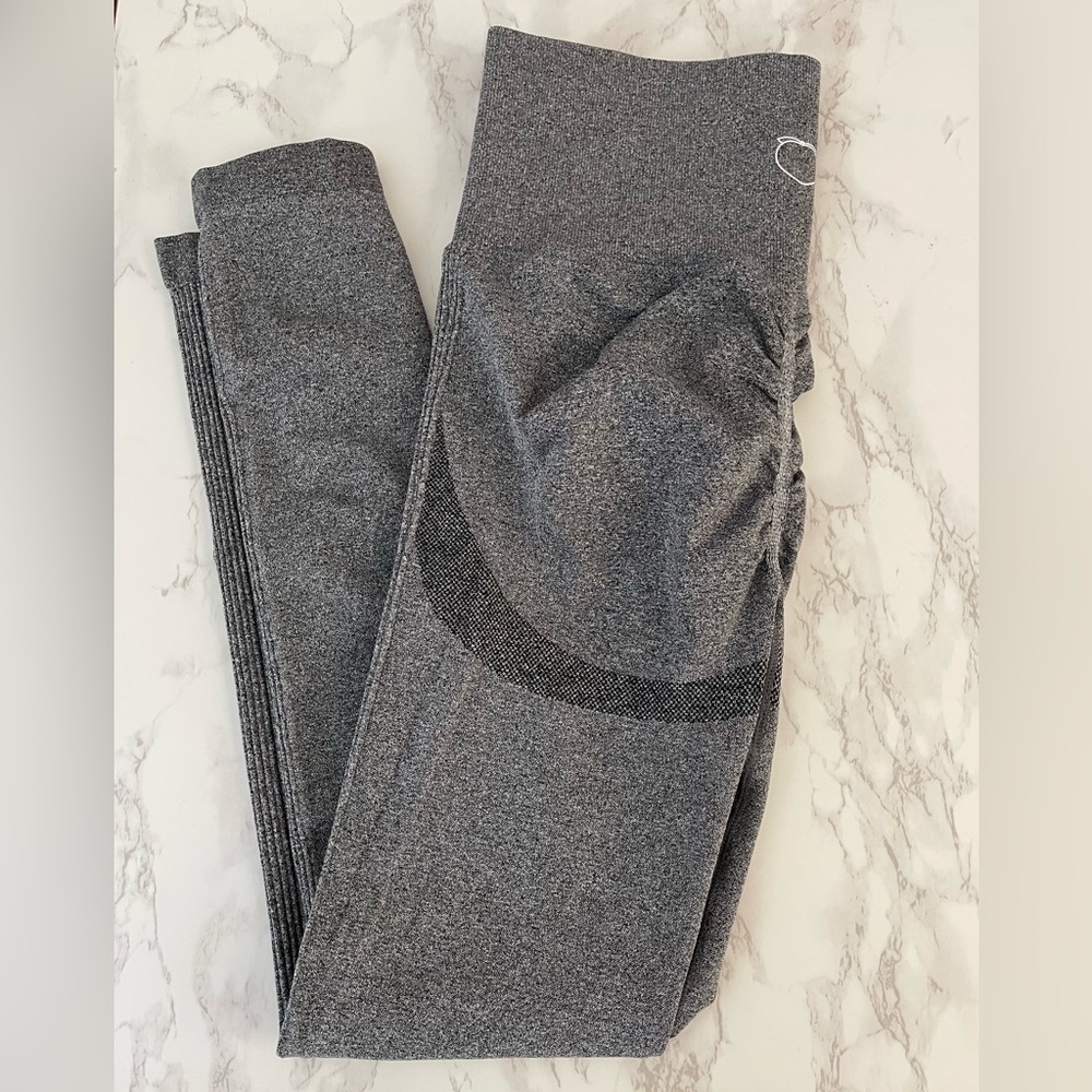 Peachy Bunz Contour Leggings Medium New